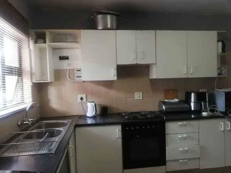 2 Bedroom Flat For Sale in Montclair