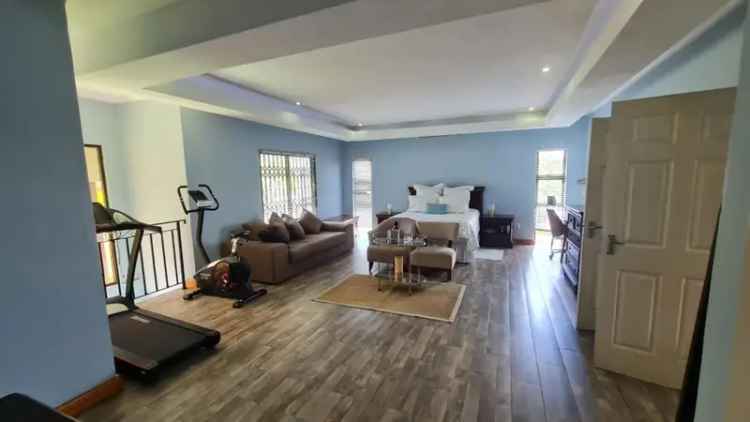 5 Bedroom House for Sale in Yellowwood Park