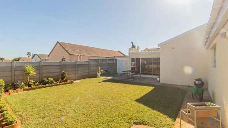 3 Bedroom House for Sale in Bothasig Milnerton
