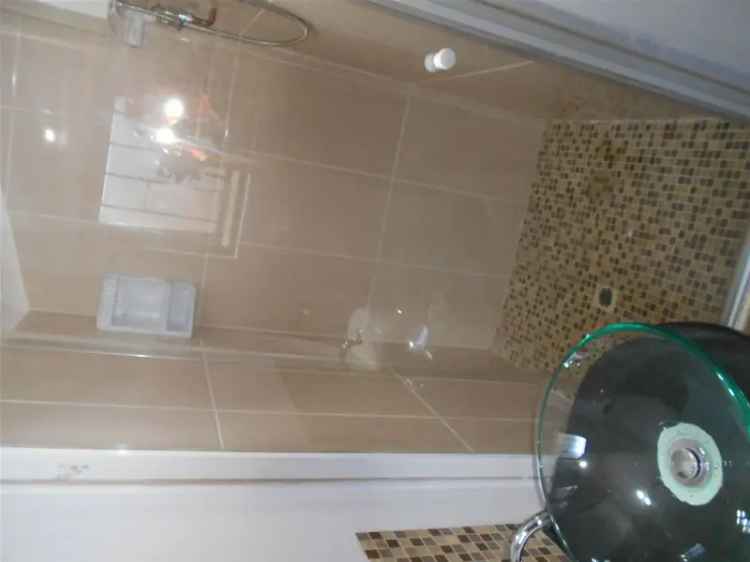 1 Bedroom Apartment To Let in Montclair