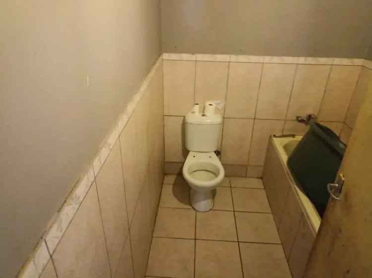 2 Bedroom House For Sale Kwanonqaba Large Yard Rental Potential