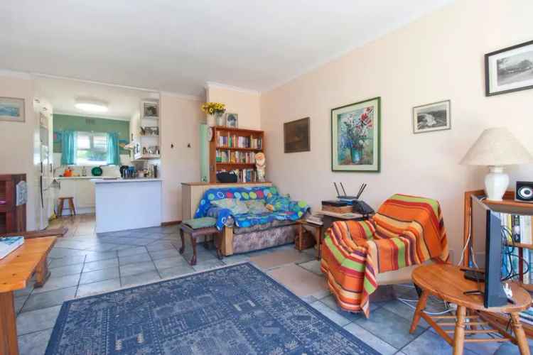 3 Bedroom Freehold Townhouse in Capri - Move in Ready