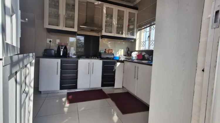 5 Bedroom House for Sale in Merebank East Durban