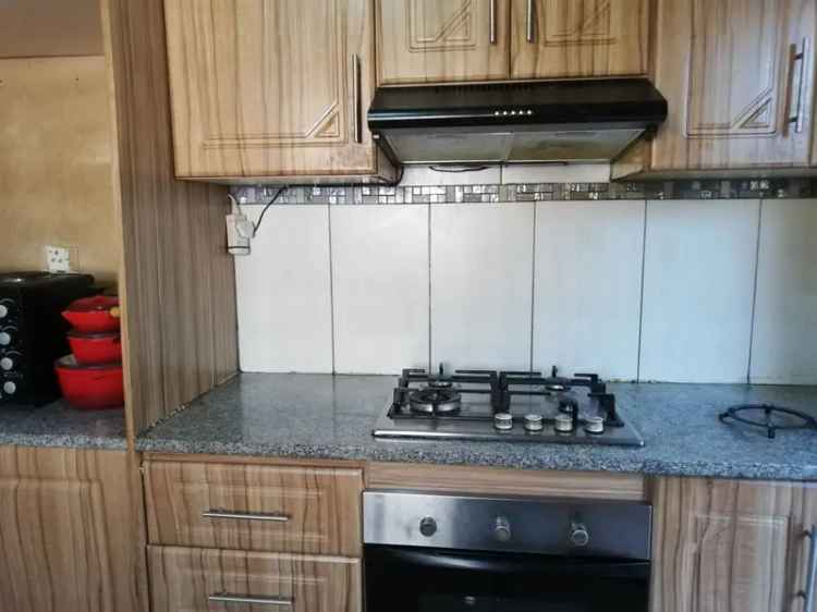 3 Bedroom House To Let in Montclair