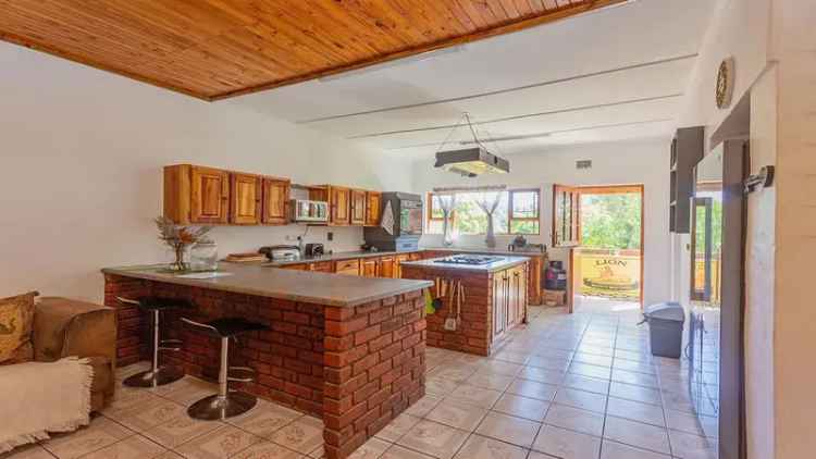 3 Bedroom House with Flatlet and Pool in Hoekwil