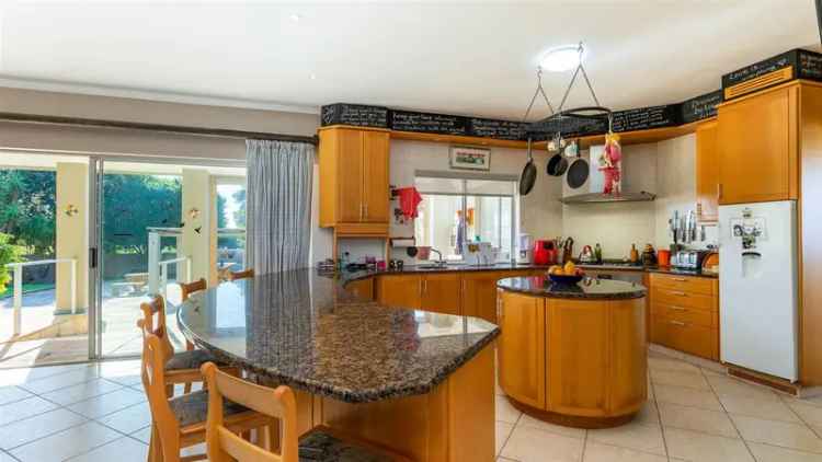 7 Bedroom House For Sale in Stilbaai Wes