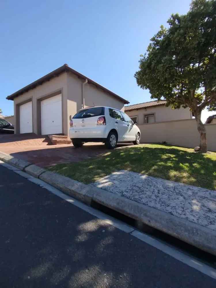 3 Bedroom Townhouse For Sale in Protea Heights Brackenfell