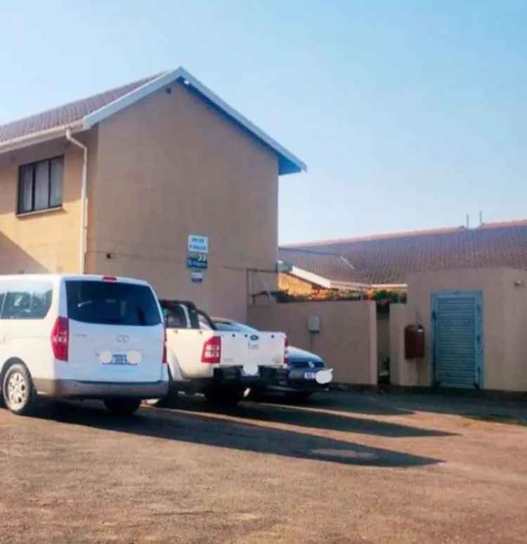 2 Bedroom Flat For Sale in Montclair