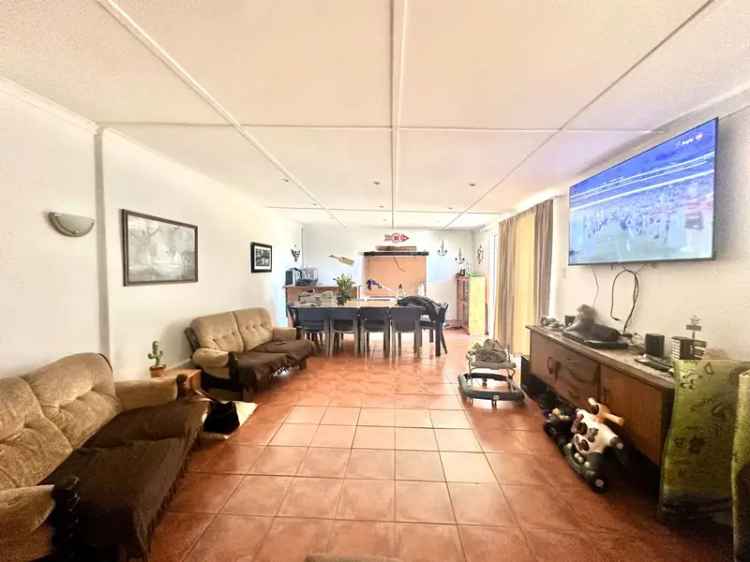 3 Bedroom House To Let in Bergzicht