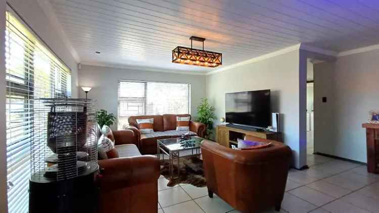 4 Bedroom House with Solar and Ample Parking