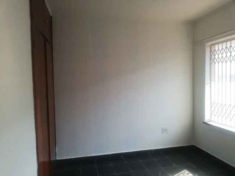 3 Bedroom Duplex For Sale in Montclair