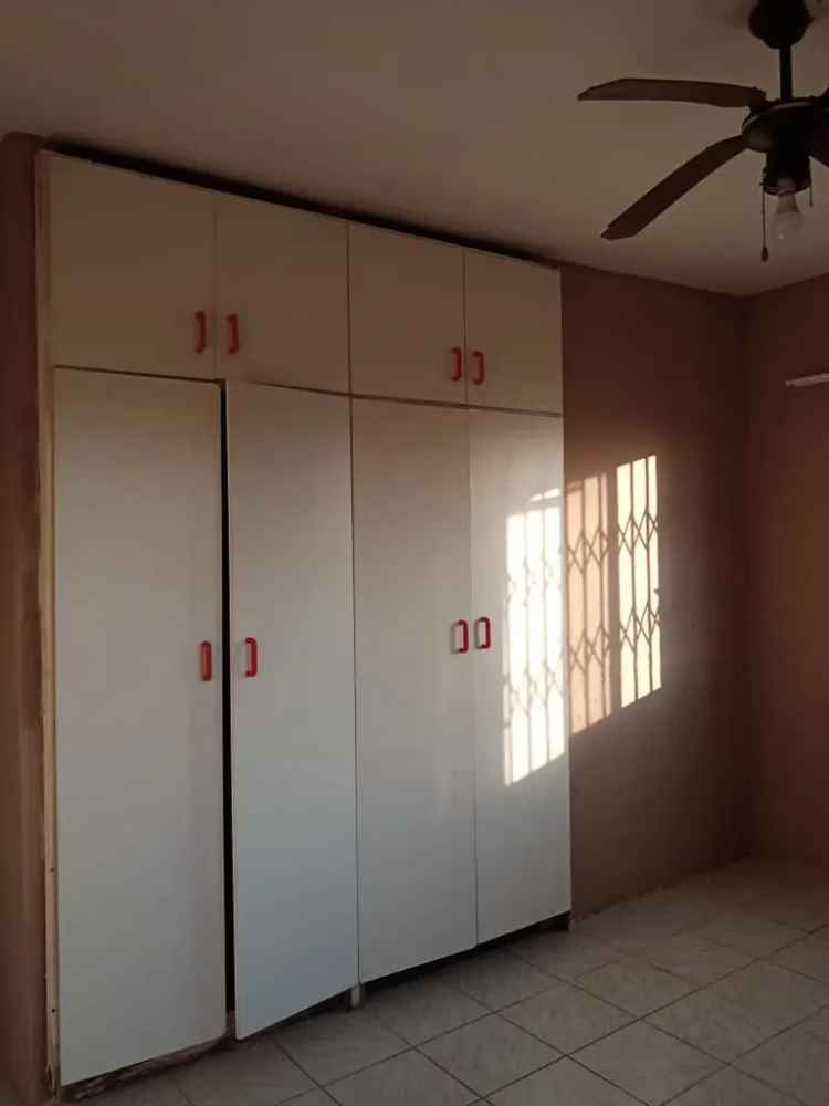 2 Bedroom Apartment To Let in Montclair