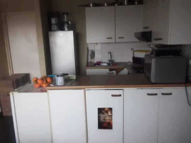 3 Bedroom Flat For Sale in Montclair