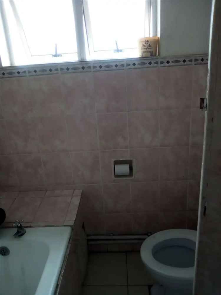 1 Bedroom Flat To Let in Montclair