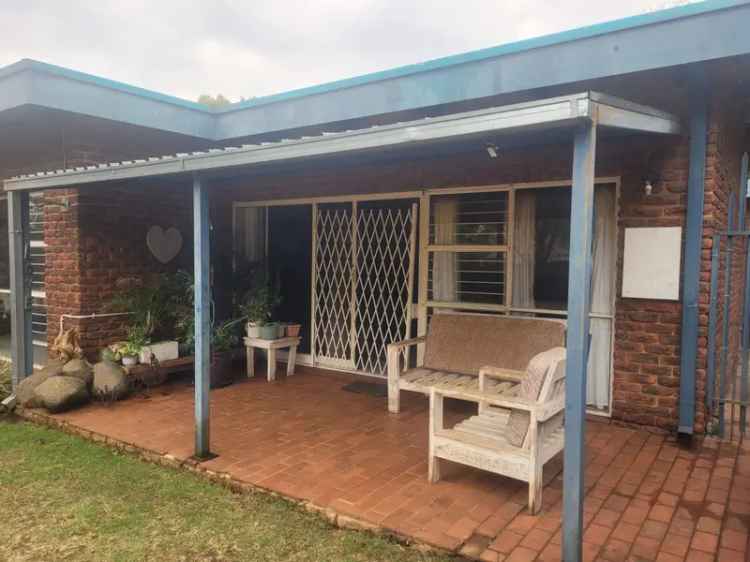 4 Bedroom House For Sale in Amiel Park