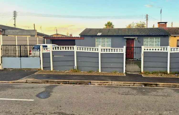 2 Bedroom Freestanding House For Sale in Heideveld