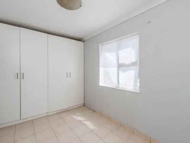 3-Bedroom Semi-Duplex Fixer-Upper Summer Greens Milnerton