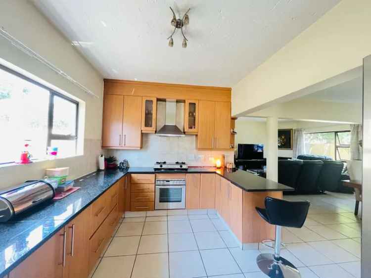 3 Bedroom House To Let in Broadacres