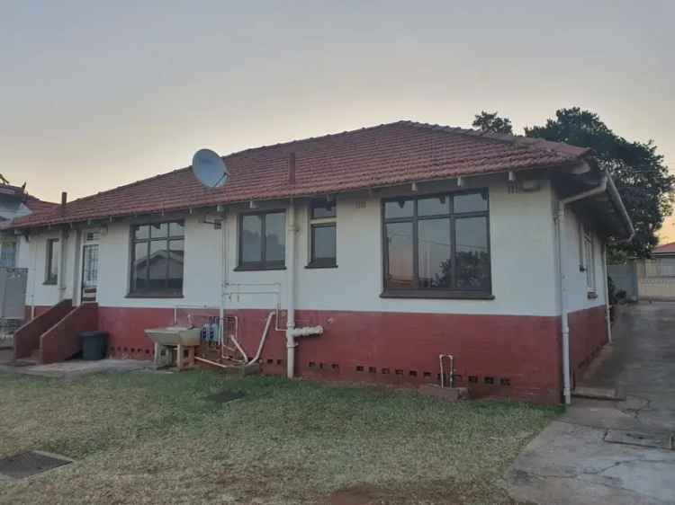 2 Bedroom House To Let in Montclair