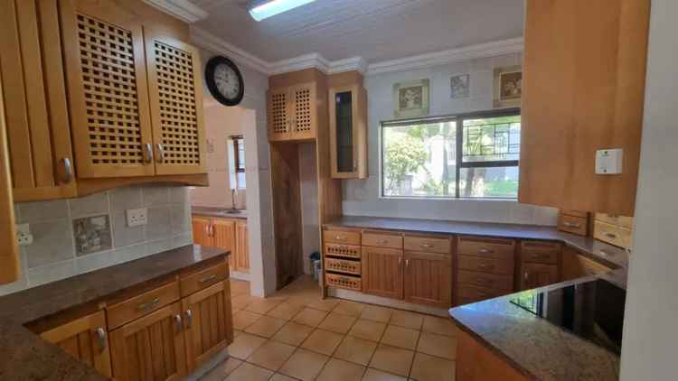 4 Bedroom House with Separate Flat for Sale