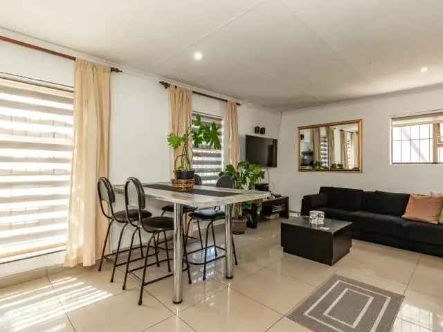 3-Bedroom House Near Canal Walk - Ideal Airbnb Opportunity