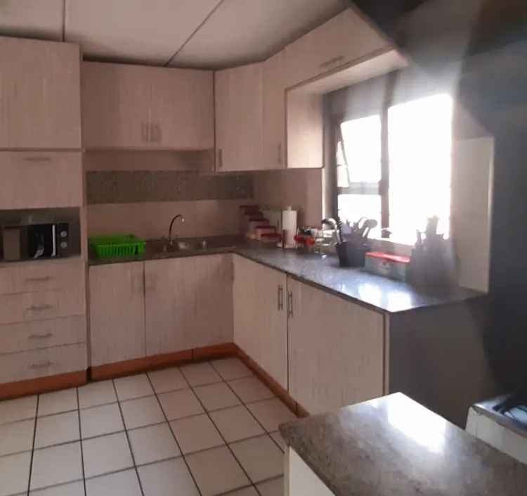 3 Bedroom Duplex For Sale in Montclair