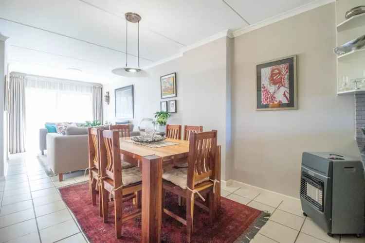 2 Bedroom Apartment For Sale in Hout Bay Beach Estate