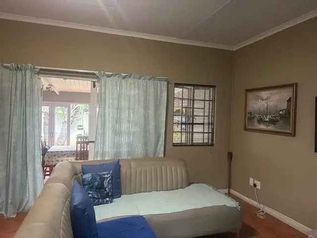 2 Bedroom House To Let in Waterval East