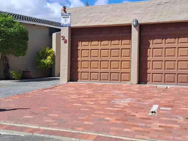 4 Bedroom House in Edgemead Family Home with Pool and Braai