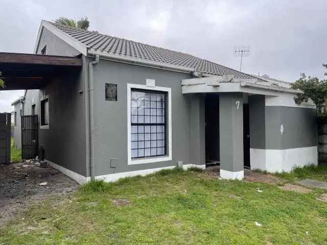 3 Bedroom Townhouse Summer Greens Family Home Off Street Parking