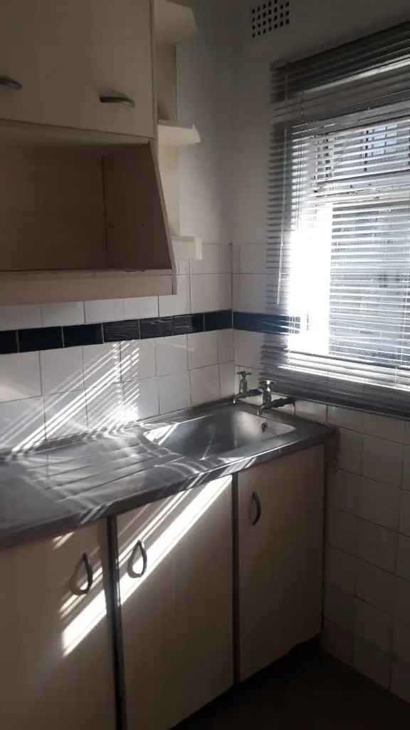 2 Bedroom Flat To Let in Montclair