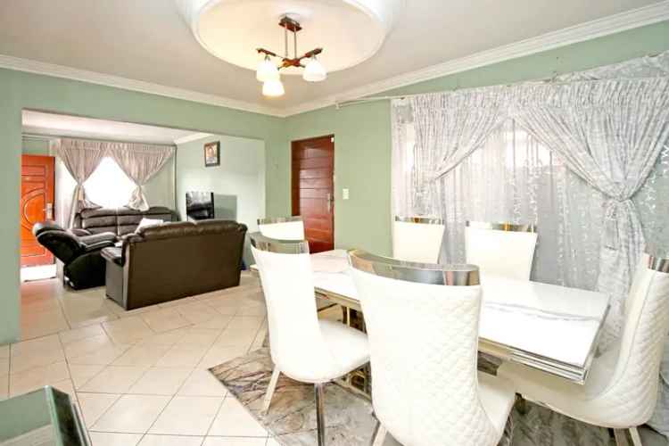 4 Bedroom House For Sale Bramley View