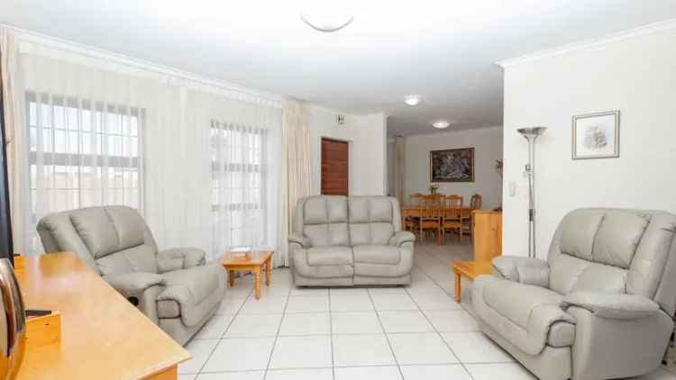 3 Bedroom House for Sale in Table View