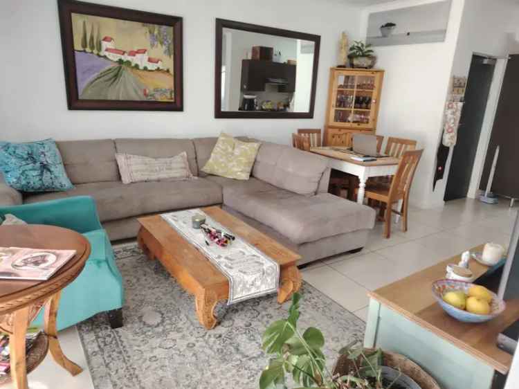 3 Bedroom Apartment To Let in De Velde