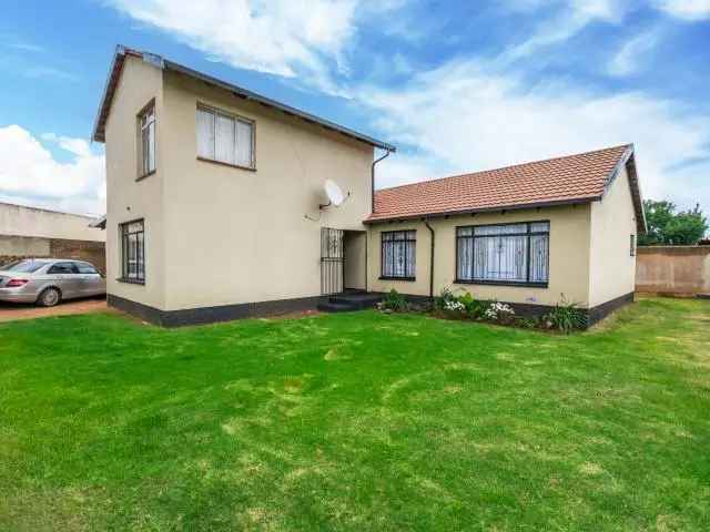4 Bedroom House in Kagiso - Trovit Homes