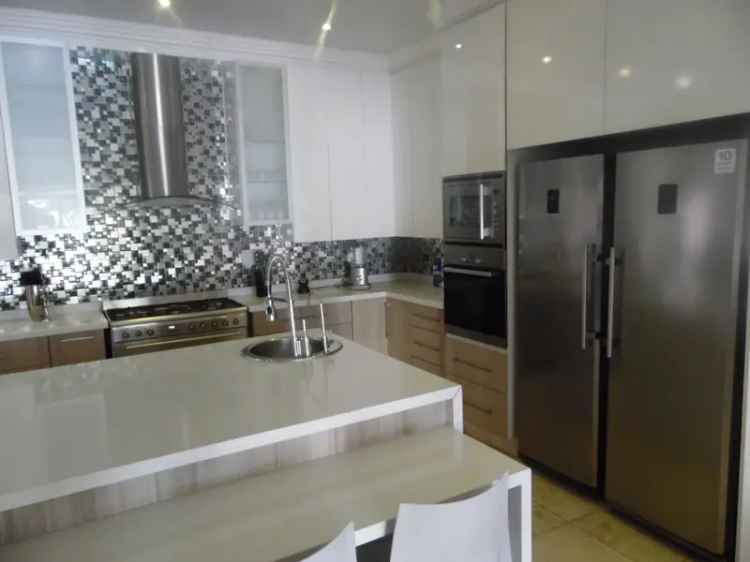 4 Bedroom House For Sale in St Helena
