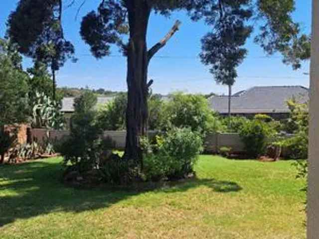 3 Bedroom Family Home with Pool and Double Garage
