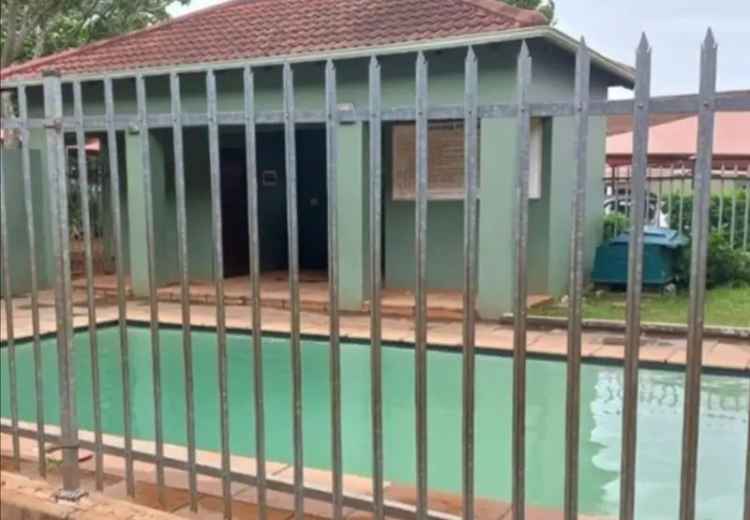 3 Bedroom Flat To Let in Montclair