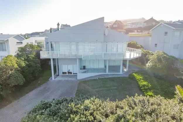5 Bedroom House with Ocean Views Jongensfontein