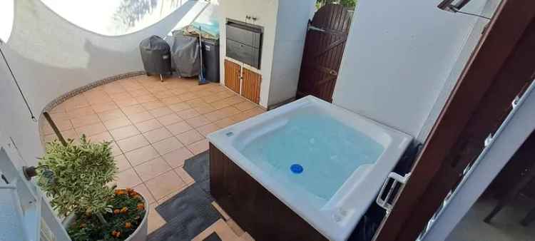 4 Bedroom House for Sale in Monte Vista Goodwood