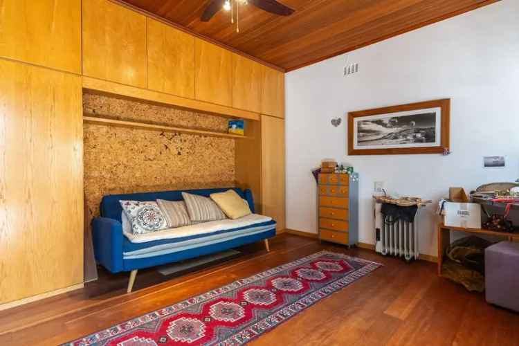 6 Bedroom House For Sale in Camps Bay
