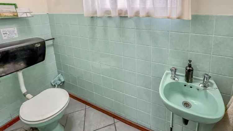 3 Bedroom House with 2 Bedroom Flat for Sale