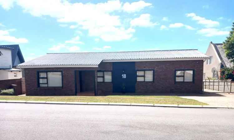 4 Bedroom House For Sale in Stilbaai Wes