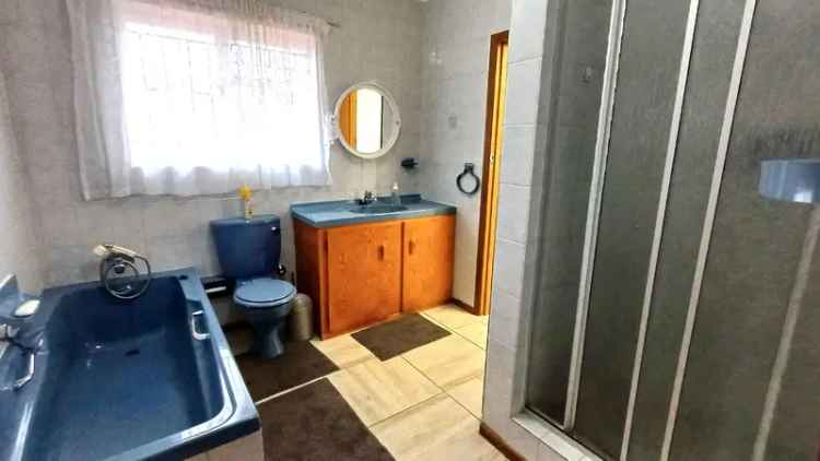 4 Bedroom House in Bayview Hartenbos